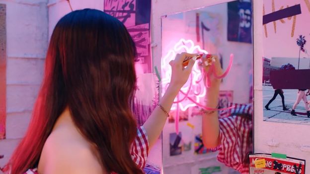 super_manoban's tweet image. does it ever                         just how fast
drive you crazy                   the night changes

SOLOIST ROSÉ DEBUT DAY
#OnTheGroundTODAY