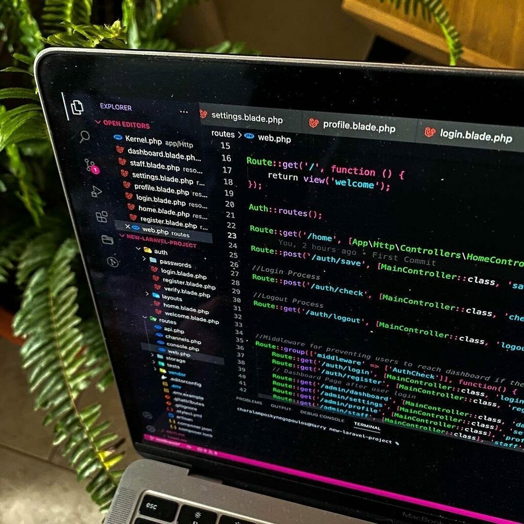 sense_comment's tweet image. Credit -> • @coding_harry Day 11 of #30DaysOfReactJS ☀️ - 
⌨️ Implemented Registration and Login for the project we are building and things are now clear to work on our new task, the main dashboard. I’ve started doing some work and getting the side files ready to…