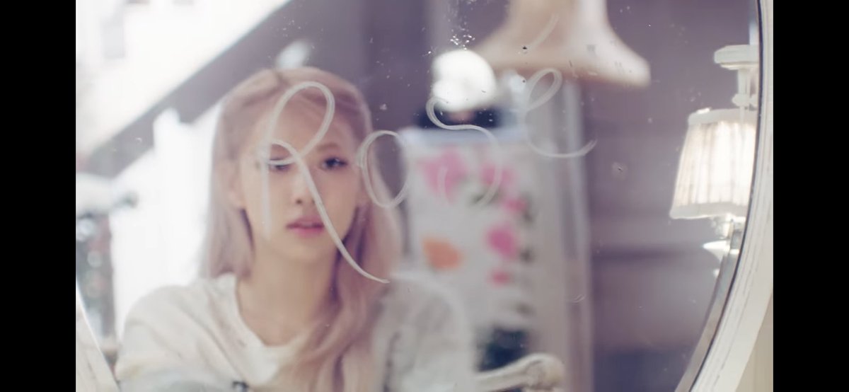 L00NARSOLAR's tweet photo. ROSIE, STEP ON ME!

#OnTheGroundTODAY https://t.co/jCaS5KI87E