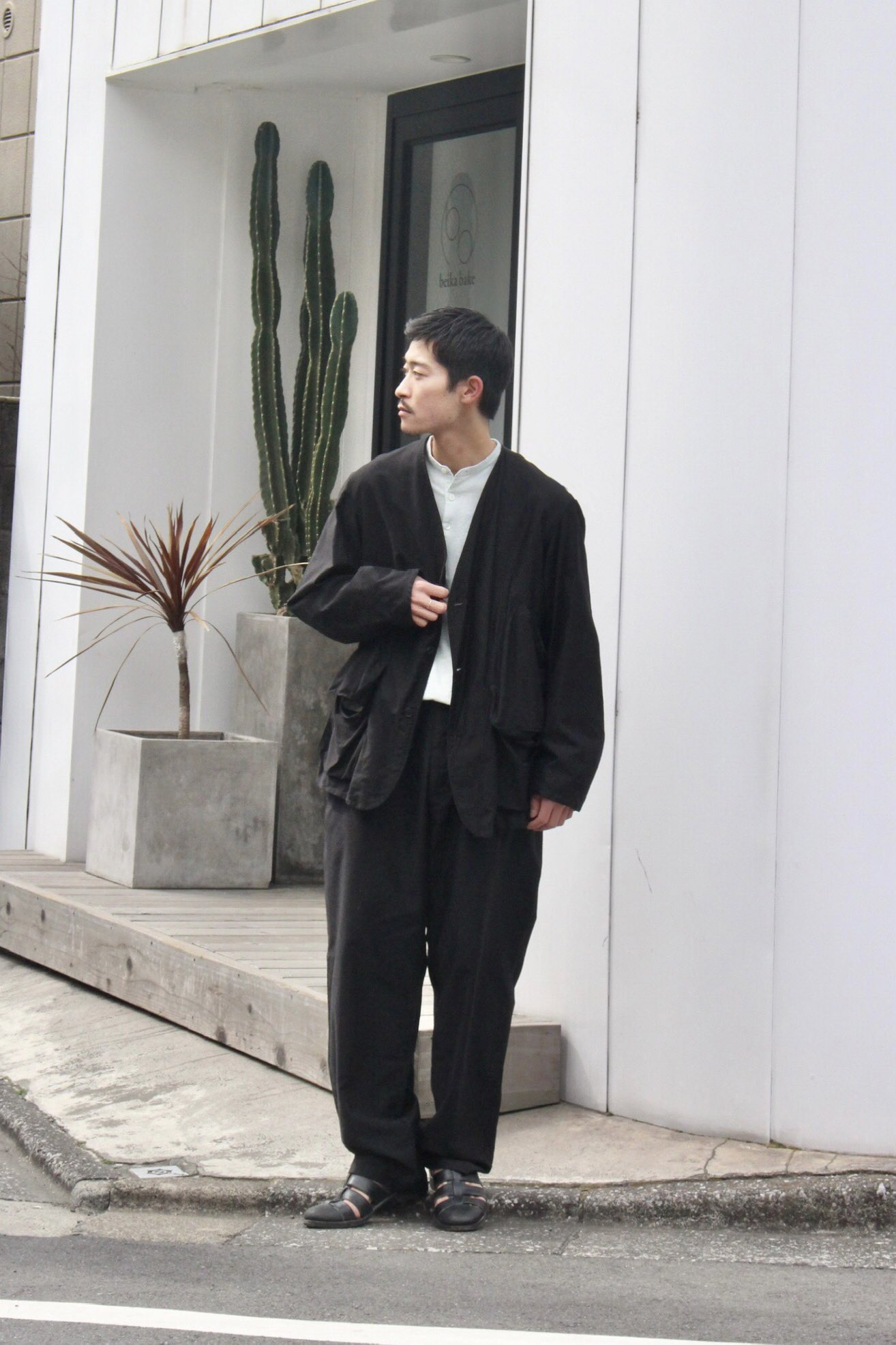 人気を誇る COMOLI コットンサテンJKTセットアップ 21ss ノーカラー