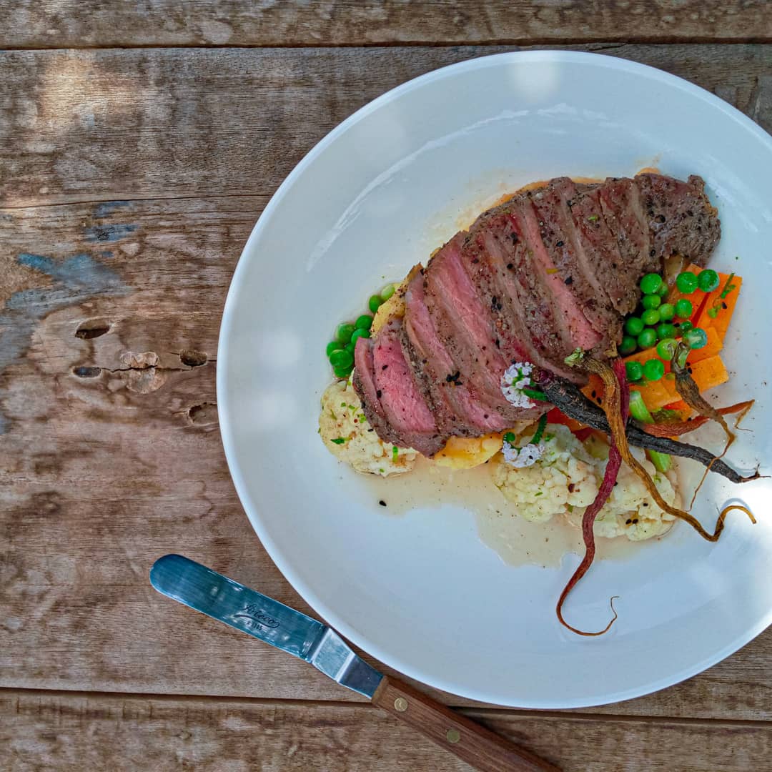 ChefStylz4's tweet photo. Medium Rare Dehydrated, 5spice Rainbow Carrot,7up Nigela  Jus https://t.co/XCDnmnchDo
