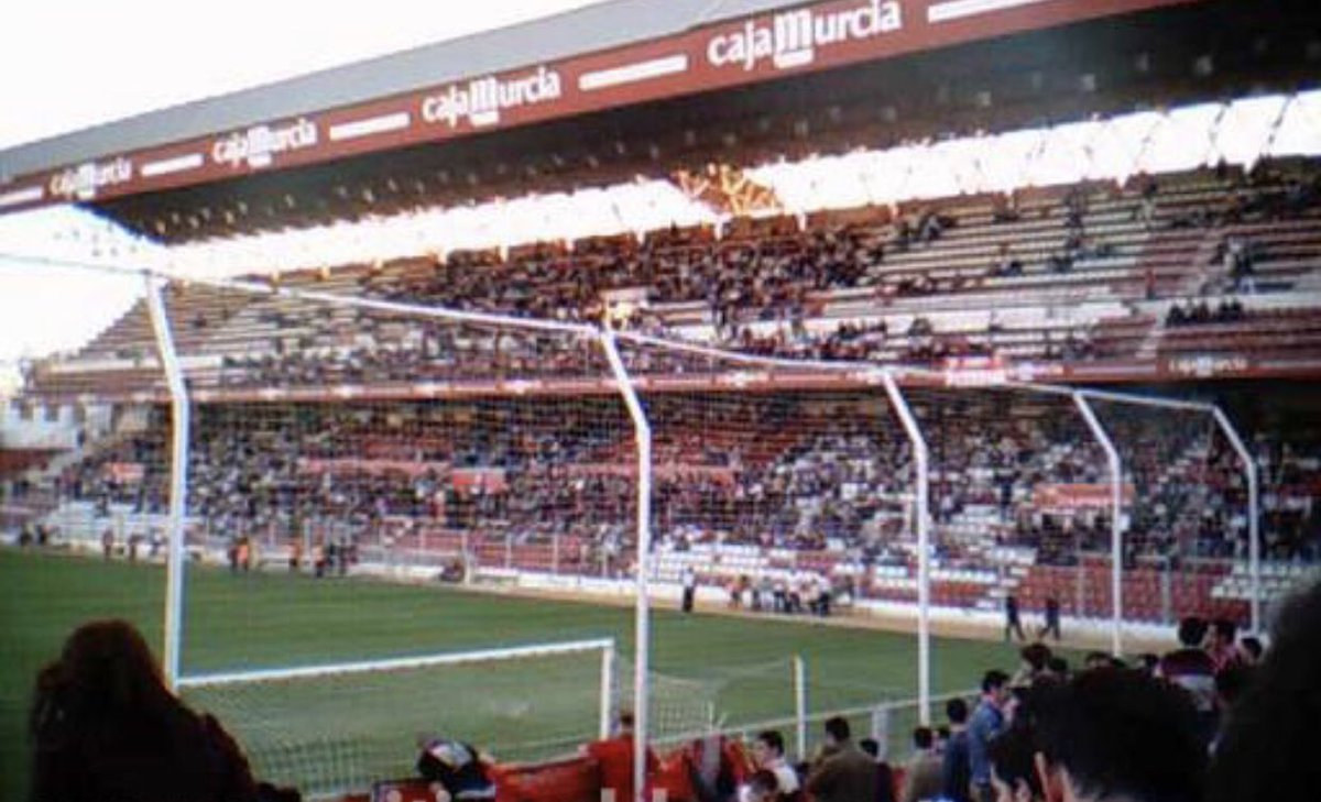 PMReyLobo's tweet photo. @GranasSALA Recuerdo esos domingos por la tarde,
vibrar cuando salías a jugar,
hoy en la grada solo tengo amigos,
esperando que vuelvas a ganar 🎶🎵

❤️🤍 https://t.co/MPLgL8Ynkl