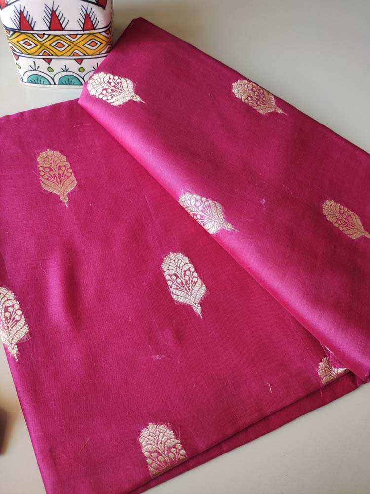 EthnicRoom's tweet photo. #NEWCOLLECTIONALERT
New collection of #handloom cotton/silk suits now #available on #website &amp; #Store. 
Chanderi suit with golden booties &amp; printed cotton #dupatta.
#EthnicRoom #Benarasi #Dreaamaterial #Kurtaset #friday #Thought #photo #Suit #iwearhandloom #silk #cotton https://t.co/AHhF7MubYR