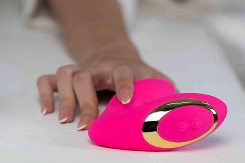 Sweetng2121's tweet photo. Buy yourself a Tracy’s Dog clitoral sucking vibrator and have an amazing weekend of intense sexual satisfaction. It’s 25,000 &amp; we deliver nationwide. Note that delivery is FREE in Lagos. Please order via DM or WhatsApp 08174564833 https://t.co/Ys1LTjhbtJ