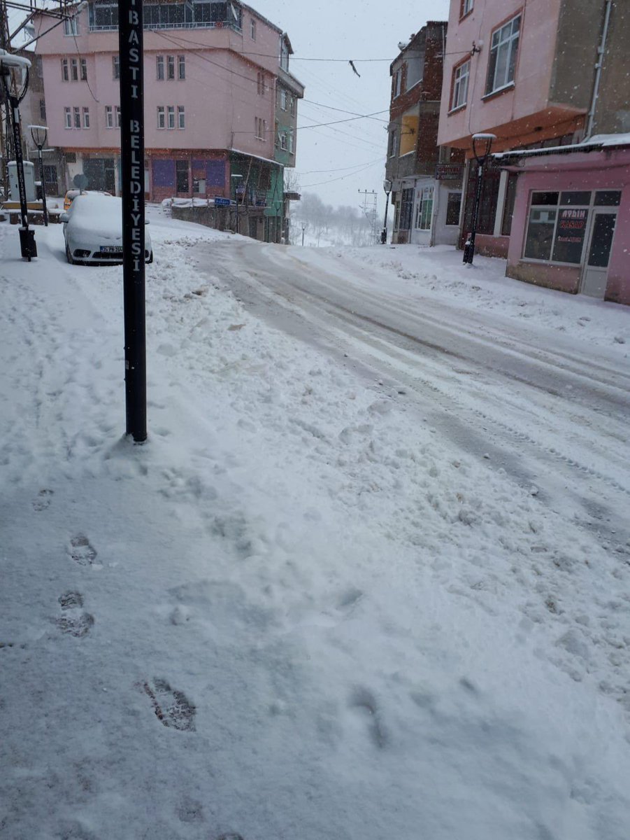beytullahgectan's tweet photo. Yol açma, tuzlama ve araç çekme çalışmalarımızda 7/24 sahada olmaya, karla mücadele etmeye devam ediyoruz. 
Desteklerinden dolayı Ordu Büyükşehir Belediye Başkanımız Sayın @mhilmiguler ‘e teşekkür ederiz. https://t.co/wJIBnfRj2E