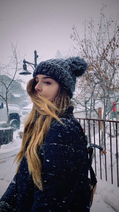 Would you build a snowman with me? ⛄️ https://t.co/SML2ZBzs4l