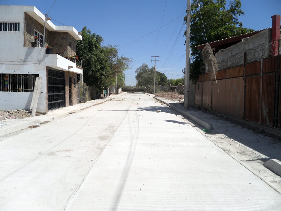 SinaloaSop's tweet photo. Pavimento de Primera luce la calle Andrés Zamudio, en la Colonia Manuel B Ruelas de Los Mochis.

https://t.co/nq06YAhEw6 https://t.co/qTy5AupETw