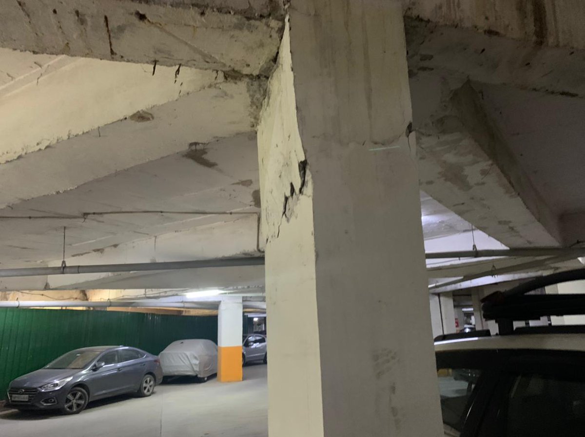 yogit_chopra's tweet photo. @CeoNoida @myogioffice @noida_authority  केपटाउन, sec 74, noida की बिल्डिंग की हालत है बहुत खराब, लगातार 5 साल से बिल्डिंग में लीकेज से अब structure में आ रहे हैं crack, Noida authority को बहुत बार सोसायटी visit करवा कर दिखा चूके हैं, पर फिर भी कुछ सख्त एक्शन नही लिया बिल्डर पर। https://t.co/50nMaEuV85
