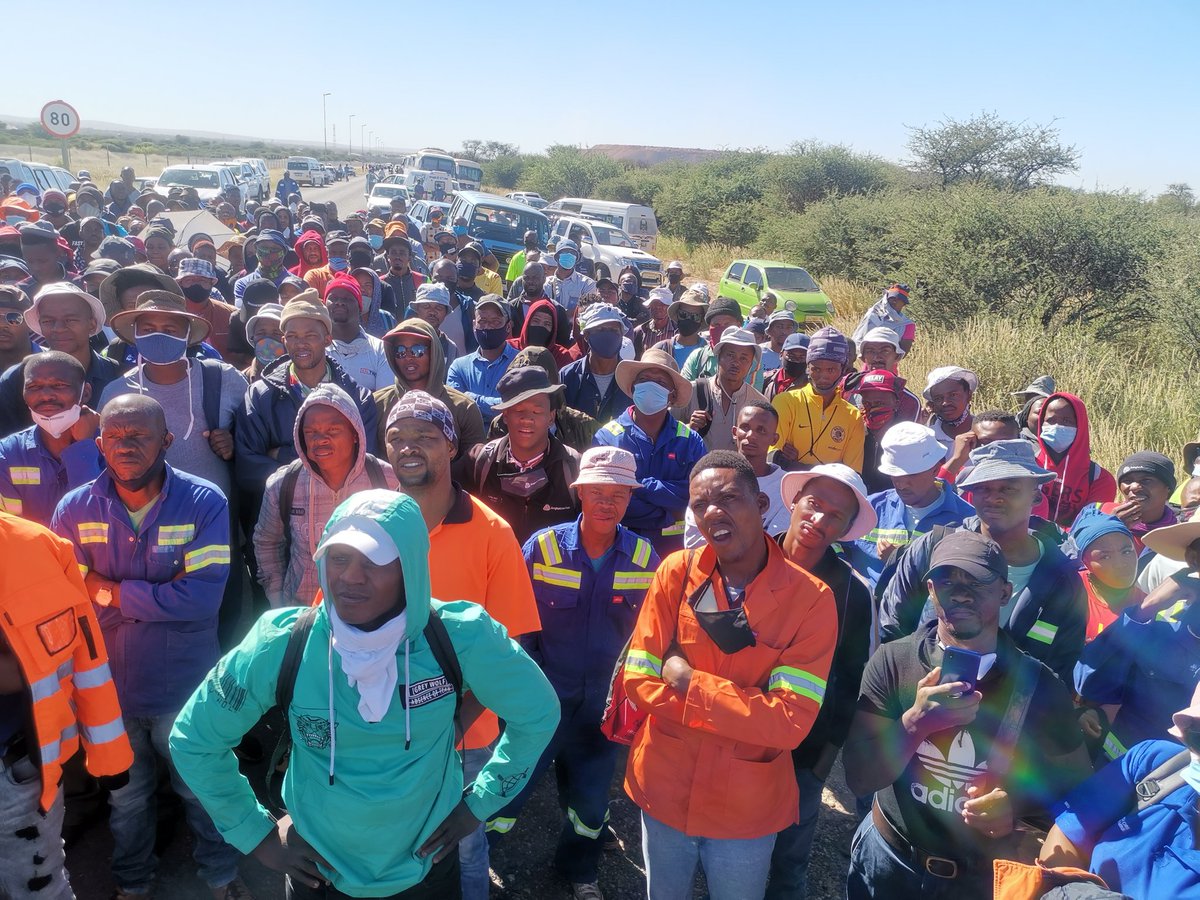 jtgcda's tweet photo. @jtgcda a community development association had to close @KalagadiM Kuruman NC for 4 hours yesterday. Due lies by the management about local employment and SMMEs opportunities since last year.  @DigiTicketSA @NjabsMost @PkKao2 @tumzapg @Feh_Dithage @CundasNels @AdvoBarryRoux https://t.co/WQSAxiUpEz