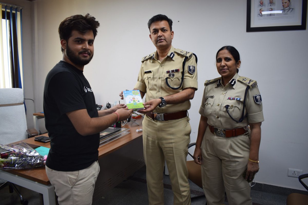 TechaxLabs's tweet image. Team Techax Labs with Vikash Vaibhav, #IPS, Hon’ble Special Secretary General of Prohibition Bihar and Shankar Singh (Educationalist).

#arvillage #techaxlabs #alphabetjingles #product #ar #AugmentedReality