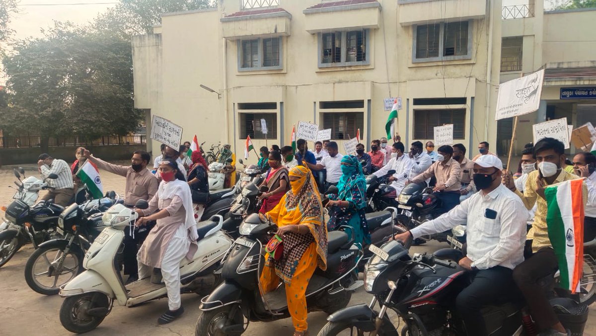CollectorVad's tweet photo. Bike Rally at Miyagam, Karjan, Dist: Vadodara. 
#AzadiKaAmrutMahotsav 
#India@75
@vijayrupanibjp 
@pkumarias 
@InfoGujarat https://t.co/RESIvY2WcH