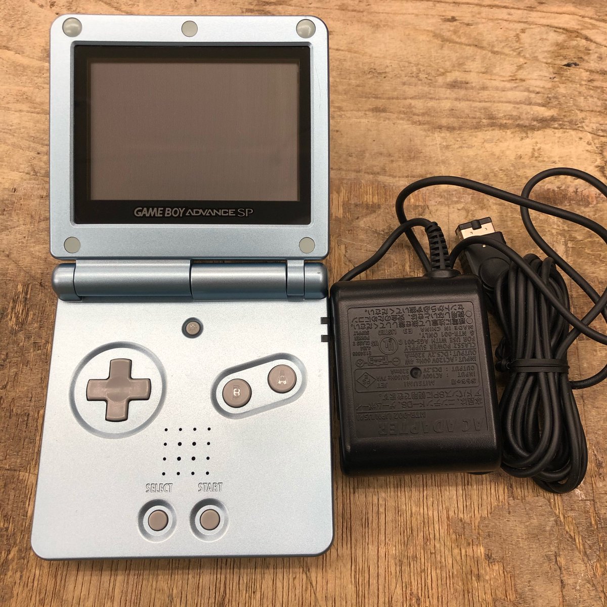 茅ヶ崎ユーブックス 掘り出し物4 すっかり在庫が無くなったと思っていたゲームボーイアドバンスspが出てきました 市場ではドンドン高くなってます 名作が多いですが 初代ゲームボーイソフトも遊べる上にポケモン人気が今でも本機が支持されてる理由だと 茅ヶ崎ユーブックス 掘り出し物4 すっかり在庫が無くなったと思っていたゲームボーイアドバンスspが出てきました 市場ではドンドン高くなってます 名作が多いですが 初代ゲームボーイソフトも遊べる上にポケモン人気が今でも本機が支持されてる理由だと