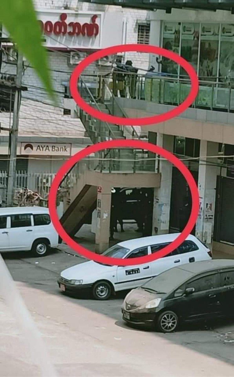 wkkaung's tweet photo. Security forces are hiding in the corner and kidnapping pedestrians this whole morning in Yaykwaw neighborhood, Botahtaung in Central Yangon. #WhatsHappeningInMyanmar https://t.co/6Mm8EfmyiD