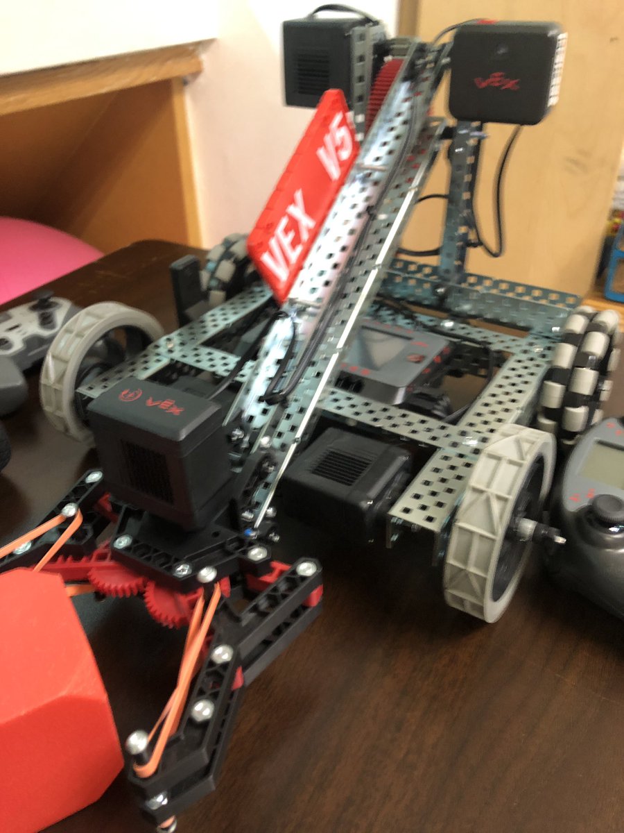 mrwaller15's tweet photo. Just finished an excellent #PDDSC21 session with @VEXRobotics! Thank you to Gary, Andy and Lauren for sharing with @MsHonsberger @MrTraceyPE @ms_kung @HendrickseEDU how to design, build and program these absolute gems! https://t.co/QQiBlYaMHf