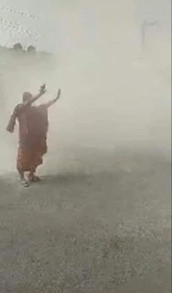 Mogok ; Military arrested the great monk (Mogok Yay Pu Sayardaw Gyi) who requested to not use live immunition against civilians. They  ordered the great monk to change his robe and put in prison.They arrested many monks .Please help 😭🙏

#WhatsHappeningInMyanmar #Mar12Coup