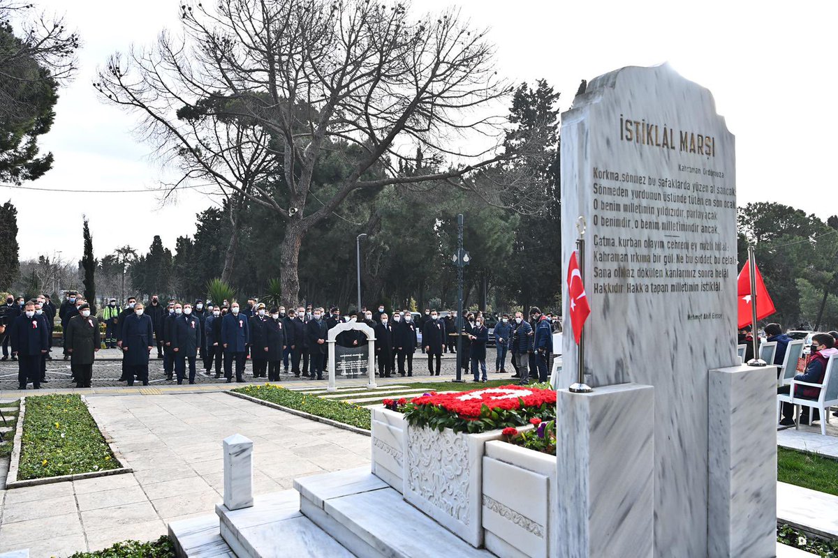 Vatan Şairimiz #MehmetAkifErsoy’u dualarla anıyoruz.

Mekânı cennet, makamı âli, ruhu şâd olsun.

#istiklalmarsı100yasında