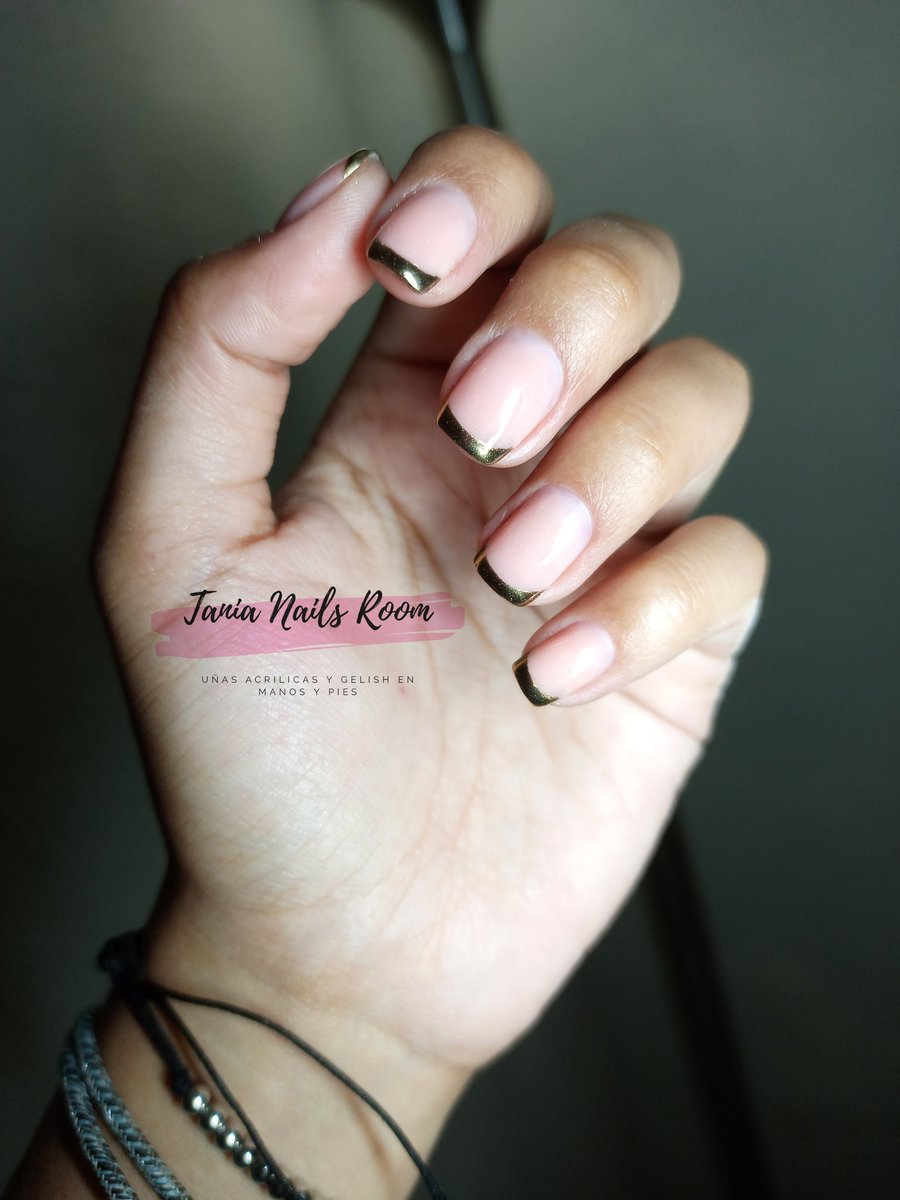 Enamorada de mis uñas ✨💅😍🤤

De mi para mi!!!!!
.
.
.
#nail #nailart #lovenails #nailsaddict #nailstyle #nails #tanianailsroom #naildesign #nails2021 #chromenails