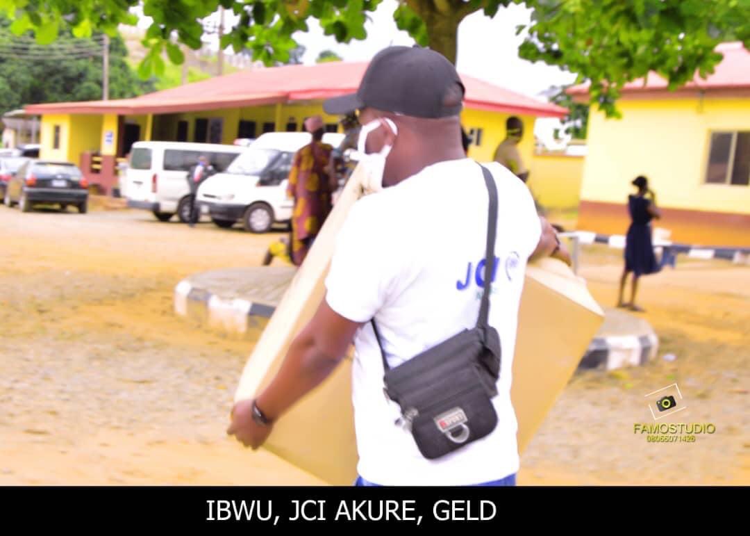IBWU_Foundation's tweet photo. Donation of water filtration system to General Hospital, Idanre, Ondo State, Nigeria, on behalf of IBWU Foundation and GELD Foundation, by JCI Ondo State, Nigeria. https://t.co/ySr5PjnnSS