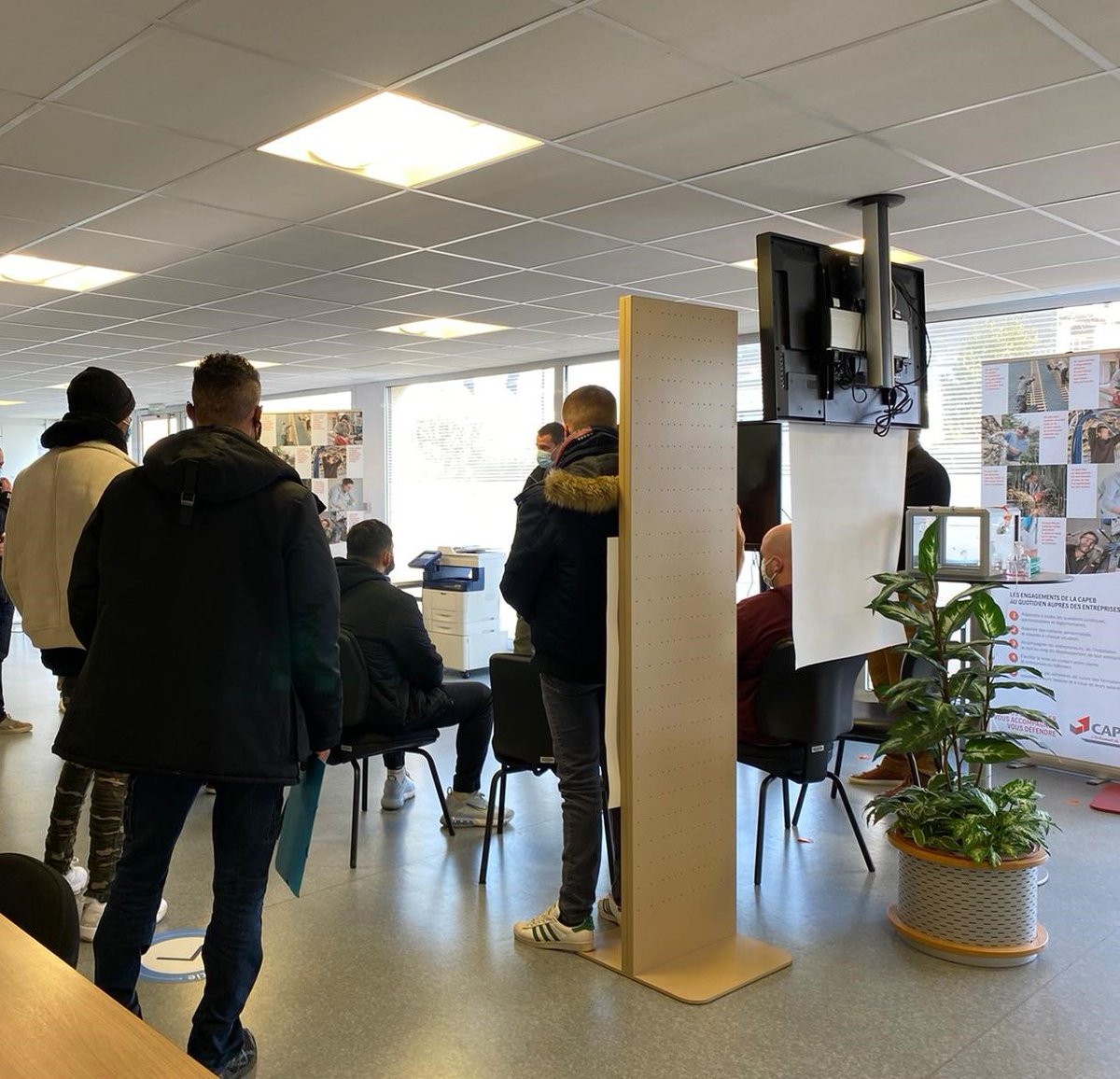 Très belle opération à l'agence Pôle emploi de Vannes Est sur les métiers du bâtiments. Merci à tous les partenaires et entreprises présents et bien sur un grand merci à mon équipe.#TousMobilises 
<a href="/capeb_fr/">La CAPEB</a>; <a href="/FFBMorbihan/">FFB56</a>; <a href="/Capemploi_/">Cap Emploi</a> ; <a href="/MLPV56/">Mission Locale du Pays de Vannes</a> ; <a href="/AFPA_BRETAGNE/">AFPA Bretagne</a> ; <a href="/ConstructysBzh/">Constructys Bretagne</a>
