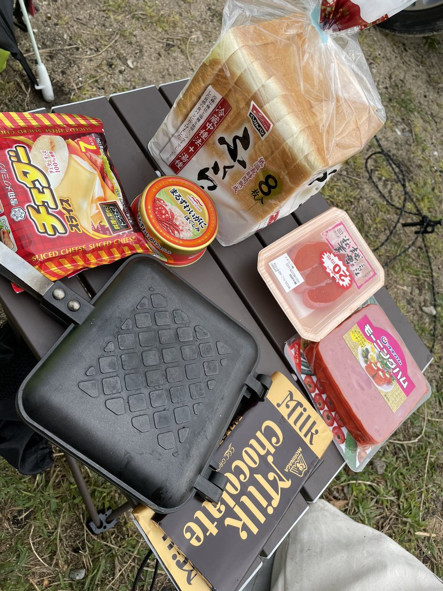 我那覇孝淳 Hanabi企画 今日の夕食はホットサンドメーカーを使う チーズとチョコのおやつ的なやつと チーズ ハム たらこサンド チーズ ハム ずわいがにサンド チーズ ハム たらこずわいがにサンド の四品作ってフィニッシュ の予定