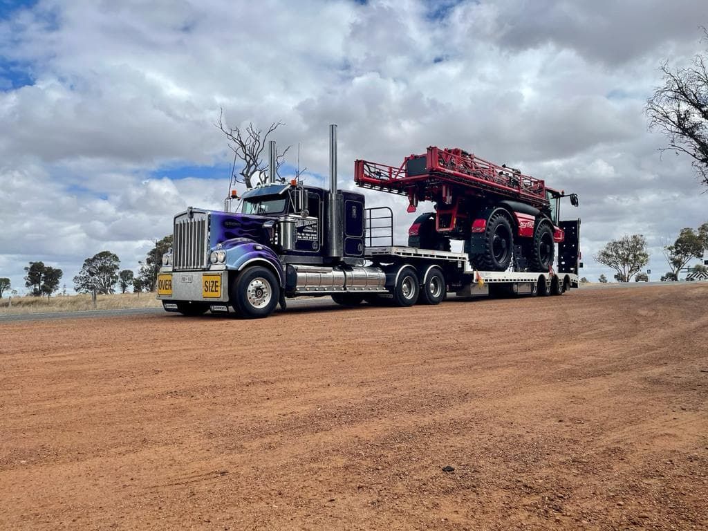 AgrifacAU's tweet photo. Wes Harding from #HazelwoodFarms in #WesternAustralia is happy to receive his new 49m 8000L #SSP-equipped #Agrifac #CondorEndurance! 👏
If you’re ready to farm like never before, get in touch today! 🖱 https://t.co/w5jOSUC1vC #AgrifacAU #StrictSprayPlus https://t.co/mfA1y3pVtN