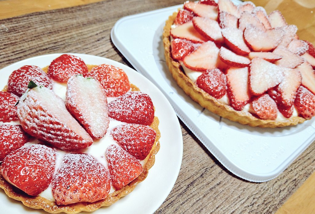 身内に作ったよ。スカイベリーのレアチーズタルト(小さい方は自宅用) 