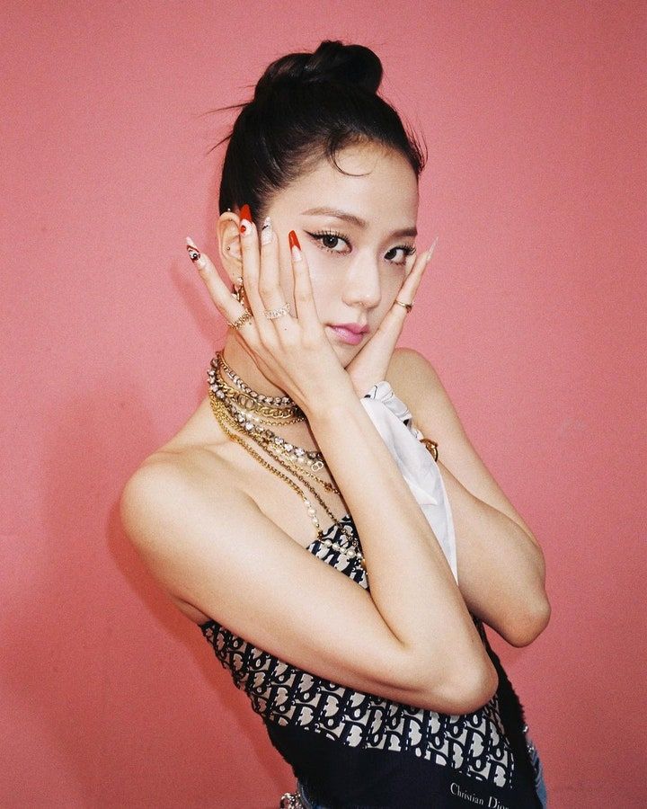 Blackpinkジス 270523] Jisoo in sleeveless 🥵🔥❤️💪 - 🔥🥵😭 . © ctto