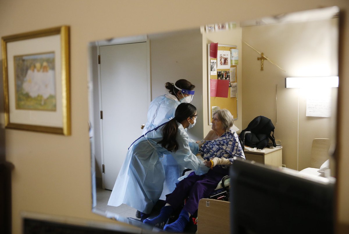 Preregistration for the vaccine was a  reminder that Frontline Journalists aren’t considered essential workers in Massachusetts. Photojournalists have been out here this whole time taking serious risks to document COVID and inform the public. #mapoli