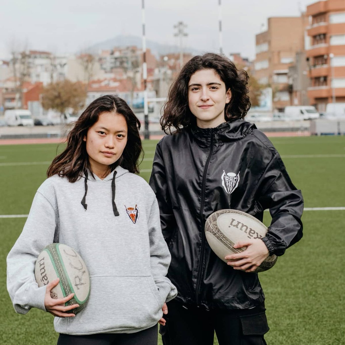 CornellaActitud's tweet photo. ⚡"Si no veus l'esport femení, t'estàs perdent la meitat de l'espectacle".
⁉️ I tu, te'l perdràs?
💪🏻 Sou unes feres, dones del rugbi de #Cornellà.
🔥 Gràcies!
Fotos 📸 @sorayalba
#actitudfeminista #8M2021 #8DONES #donesambactitud #CornellàFeminista #feminisme #sororitat https://t.co/U0kmBXkVk2
