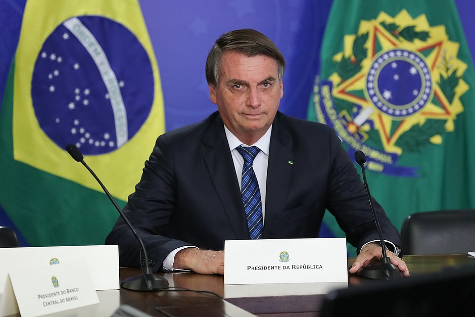 correio24horas's tweet photo. Bolsonaro diz que nunca se referiu à covid-19 como 'gripezinha'; veja vídeo e relembre

Durante live, presidente desafiou que divulgassem um vídeo em que ele falasse 'gripezinha' https://t.co/h3DVoAX9k6 #correio24h https://t.co/lM8cv5u4QP
