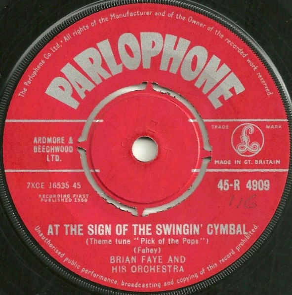 カエル純 On Twitter At The Sign Of The Swingin Cymbals 1960 Https T Co 0w4xhgm4vv さいきん廉価盤のcdコンピで聴いて以来 耳から離れない曲 基本的にはビッグバンド によるマーチで やや異国風な主旋律を奏でるのはオーボエ イギリスのラジオ番組のテーマ