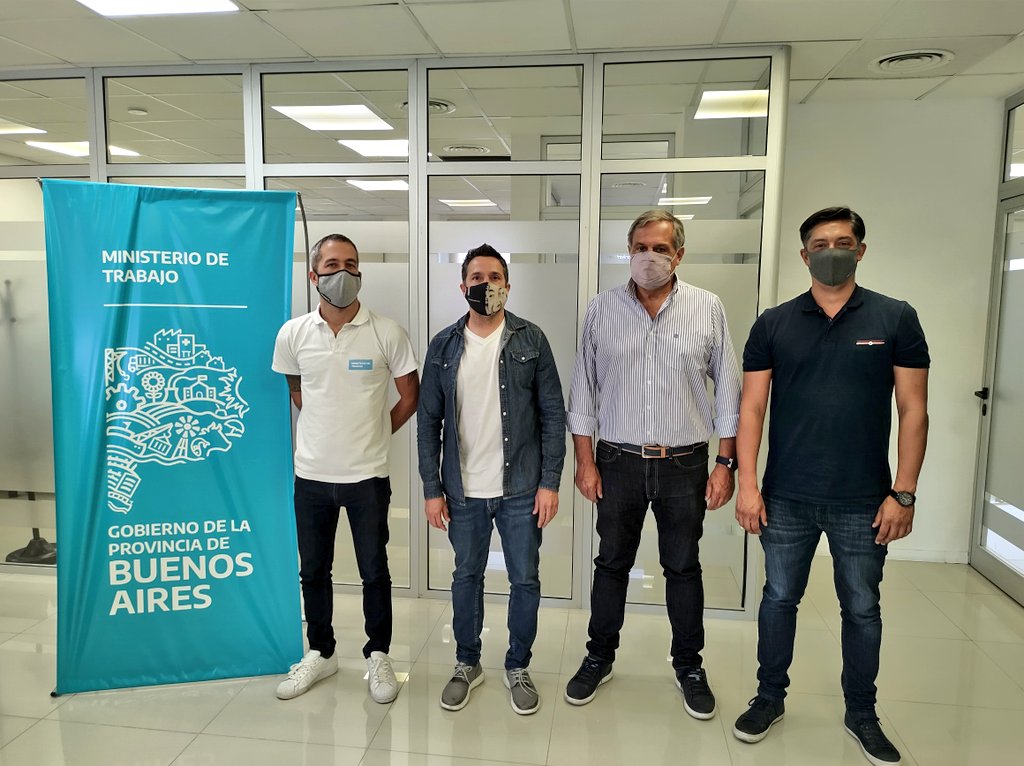 MiguelFunesA's tweet photo. En la sede de @TrabajoPBA me reuní con los coordinadores Sebastián Della Porta, Raúl Calamante y Fernando Latorre para conversar sobre la situación de las regiones a cargo.

Además, hicimos entrega a Raúl de computadoras nuevas para distribuir en las sedes de su zona. https://t.co/Y7QIq1BxGR