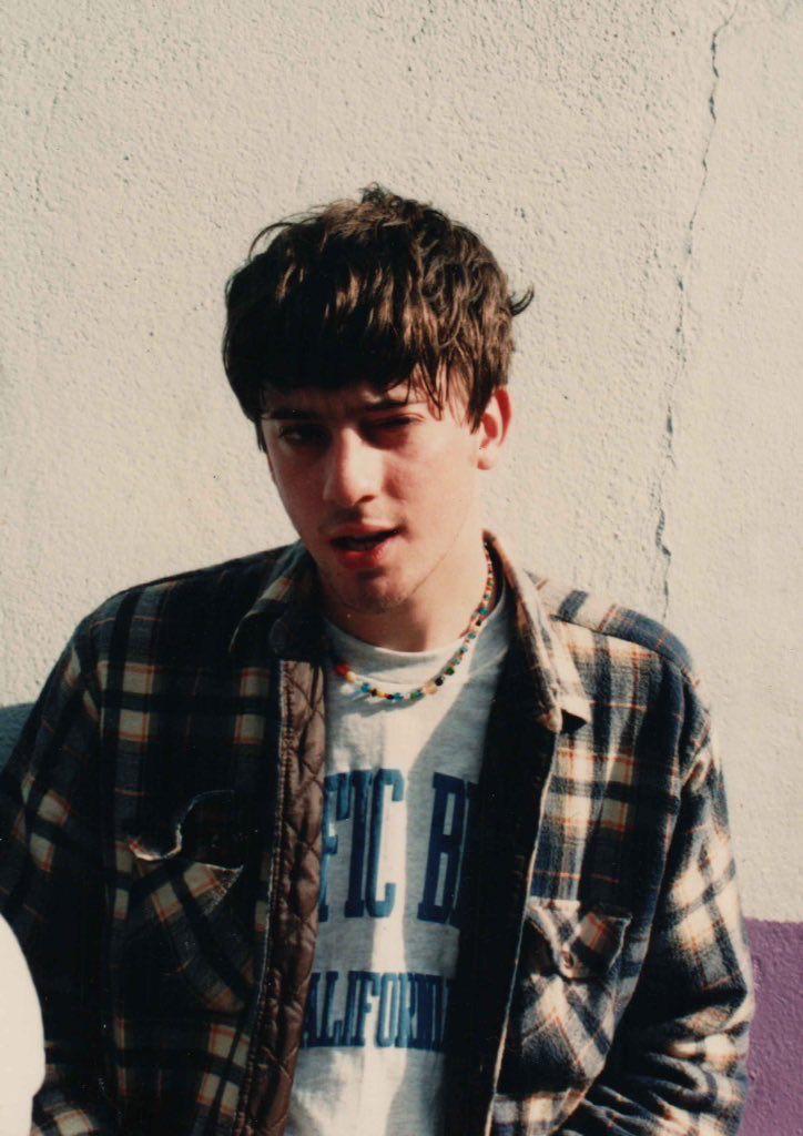 Happy birthday graham coxon cause you\re great and i love youuuuuuu *sick guitar riffs* 