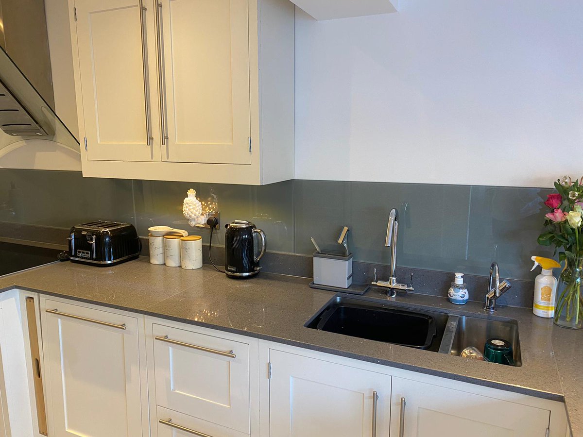 morelightglass's tweet photo. Some beautiful splashbacks added to this gorgeous kitchen,makes such an impact. #Morelightglassdesign #Splashbacks #Thelittlethings #Design #Beautiful https://t.co/GTFSbYRLJO
