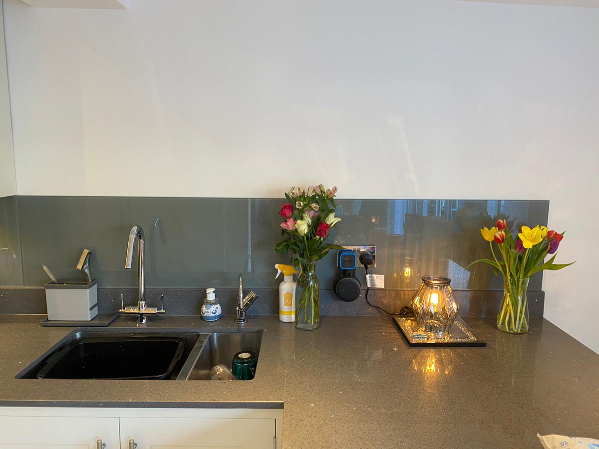 morelightglass's tweet photo. Some beautiful splashbacks added to this gorgeous kitchen,makes such an impact. #Morelightglassdesign #Splashbacks #Thelittlethings #Design #Beautiful https://t.co/GTFSbYRLJO