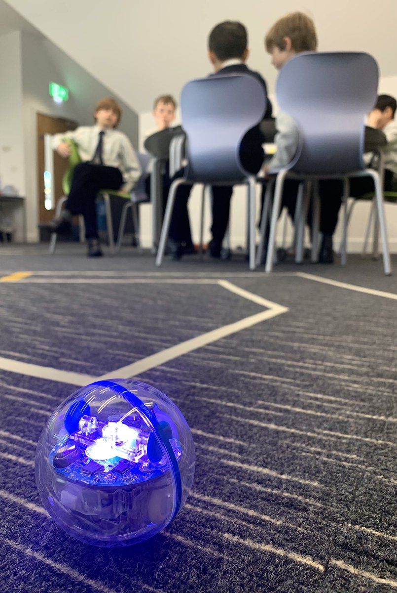_Ludgrove's tweet image. Year4 got to grips with coding to move their Spheros in the Exploration Centre @_Ludgrove. They loved using the iPads to make their devices change colour, rotate and roam about the dedicated Coding Room. #programmingforprimaries #britishscienceweek #bsw21 #sphero #ipads #coding