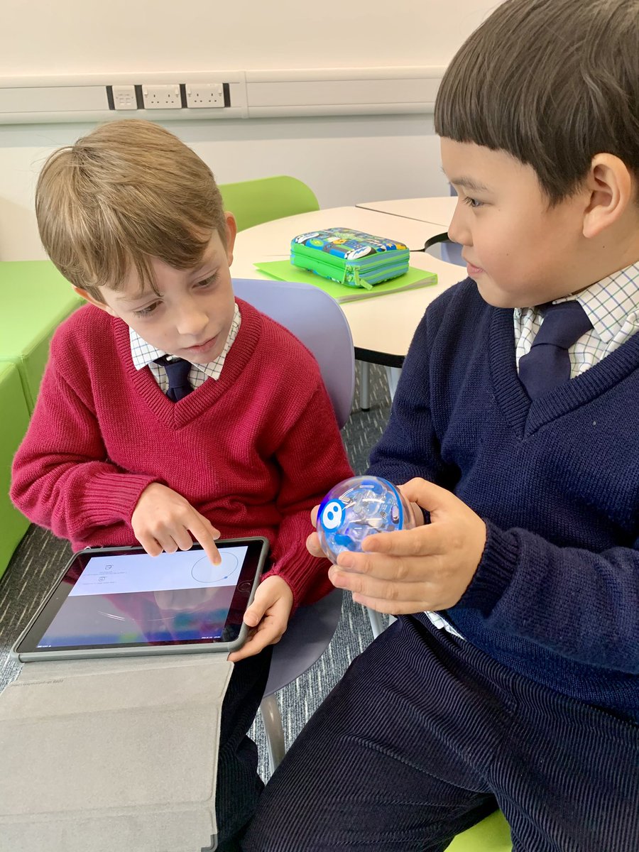 _Ludgrove's tweet image. Year4 got to grips with coding to move their Spheros in the Exploration Centre @_Ludgrove. They loved using the iPads to make their devices change colour, rotate and roam about the dedicated Coding Room. #programmingforprimaries #britishscienceweek #bsw21 #sphero #ipads #coding