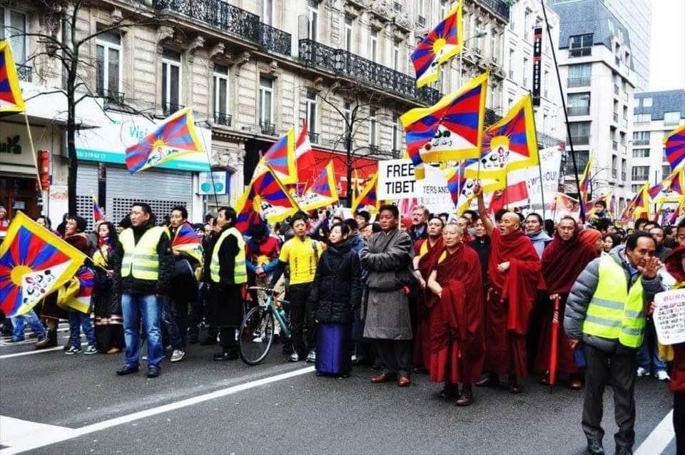 TibetPeople's tweet photo. @SRF #HalloSRF this week Tibetans in #Switzerland are commemorating #TibetanNationalUprisingDay &amp; today #TibetanWomensUrpisingDay, why #SRF &amp; other #Swiss Media are never reporting on this? #SelfCensoring about #Tibet to peddling #CCP #China?

#FreeTibet #XiJinping #CoronaInfoCH #EU https://t.co/50OnoTx3Fb