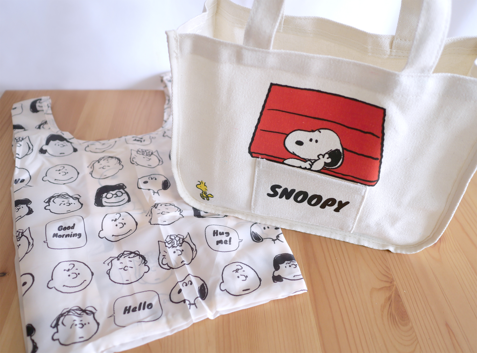 雑誌付録ダイアリー Sweet 4月号の付録を開封 たたんだエコバッグをトートのポケットに入れれば スヌーピーたちがおうちにいるみたいで可愛い うっかりエコバッグを忘れることもなくなりそう 開封レビューを書いてます T Co