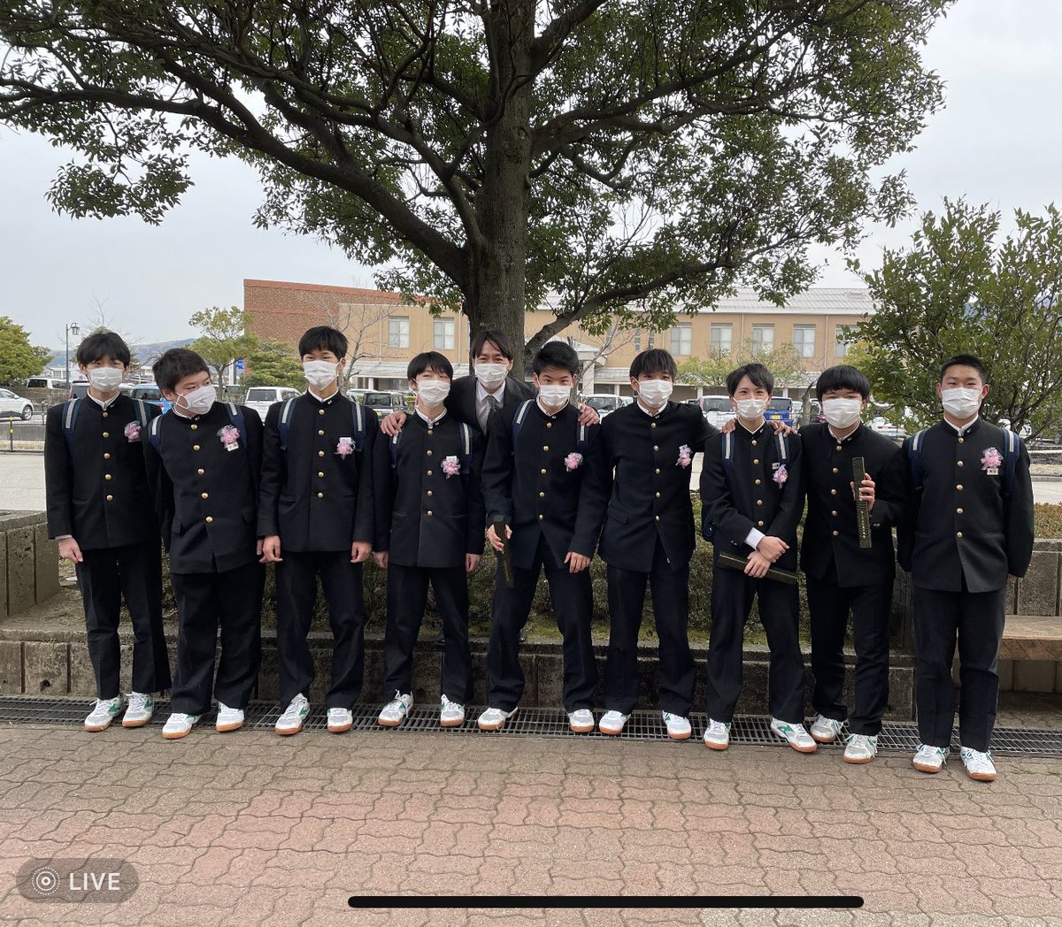 中野栄治 今日卒業式を迎えた北辰中パテオジュニアメンバーと いつのまにかほとんどのメンバーに身長は抜かれてました 新しく始まるそれぞれのステージで精一杯頑張って下さい