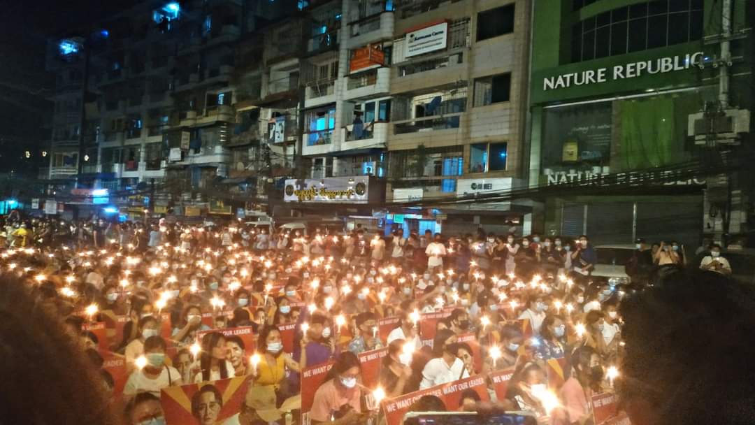 #WhatsHappeningInMyanmar 
#March12Coup 
This is in Yangon(Hlandle Township).