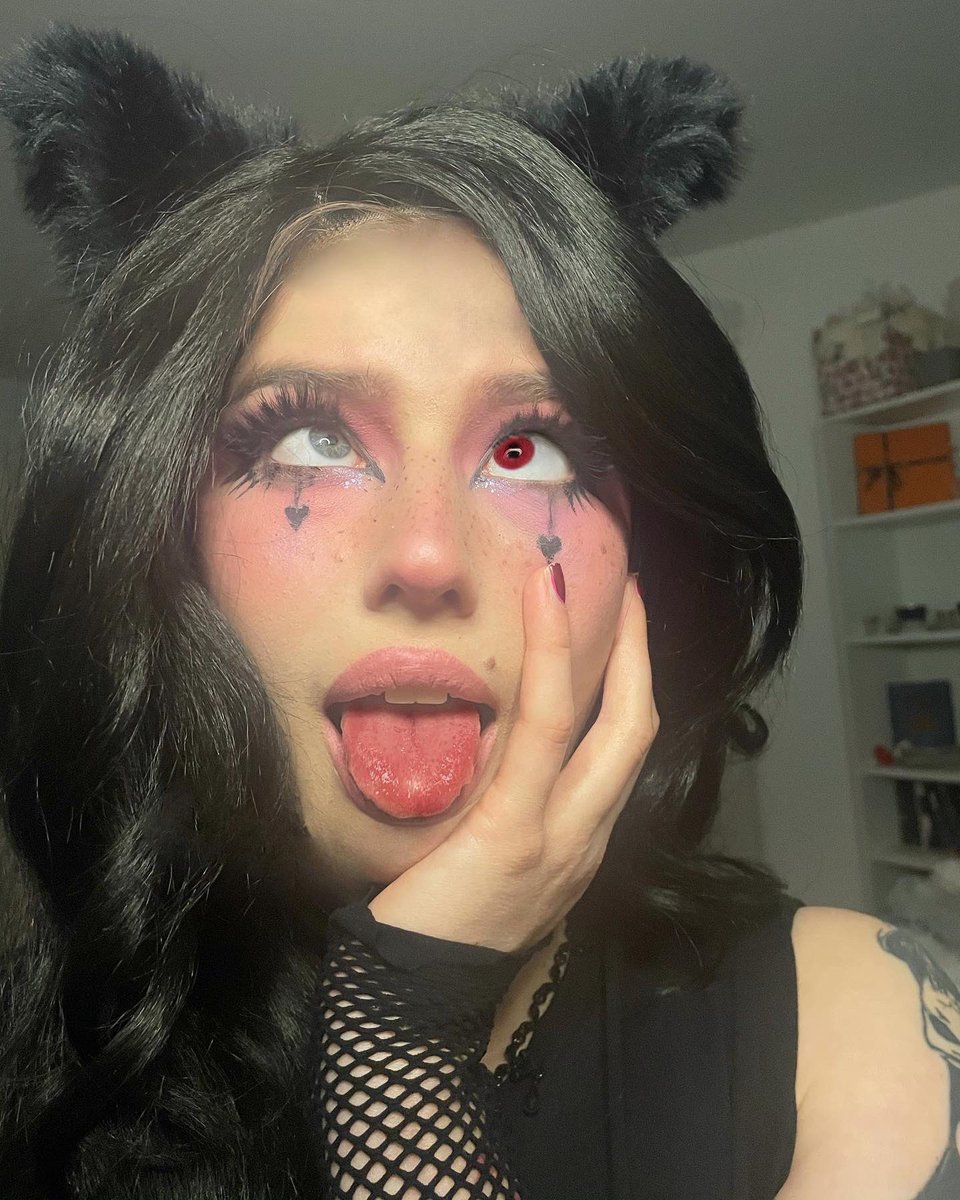 serenityoakss's tweet photo. There’s an invisible voice that is talkin‘ to me and always tellin me to kill! #DAYWALKER #STREAMDAYWALKER #CORPSE #catgirl #catgirlsforcorpse @Corpse_Husband @CORPSE @CORPSEHMUSIC #corpsestan https://t.co/L9hQBNdLhg