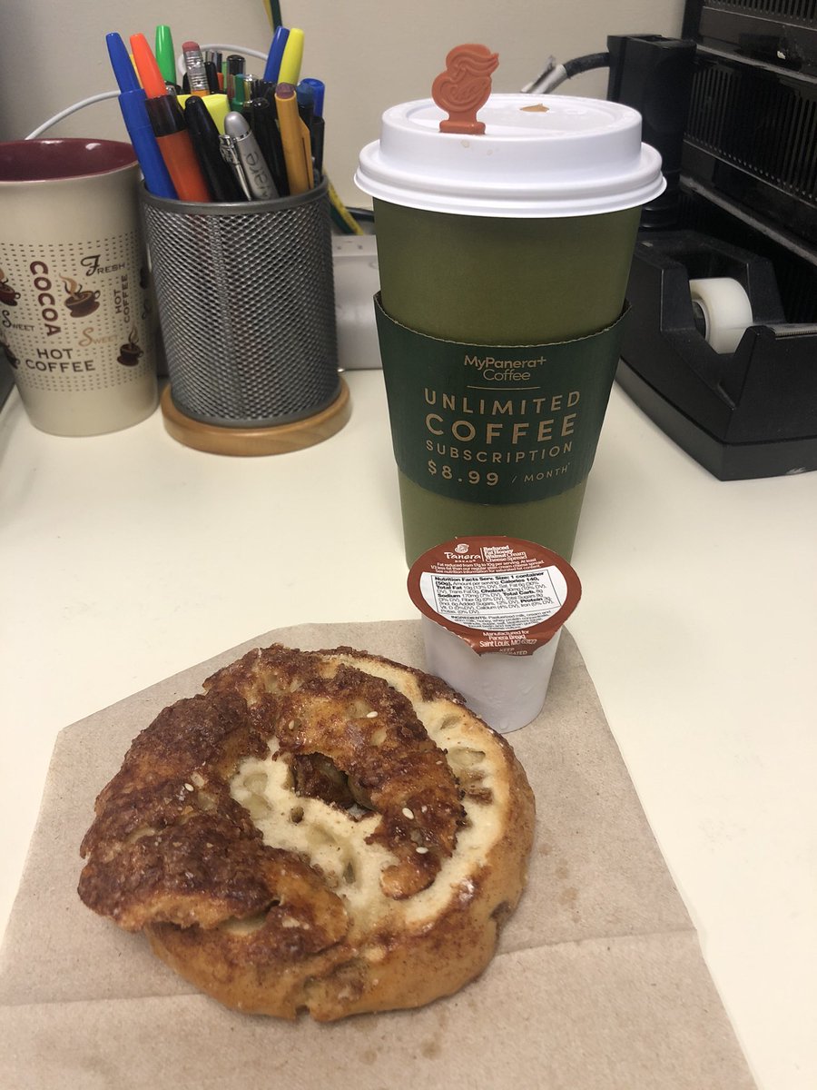 Perfectly sliced bagel... Looks like I’m having a bagel cake with honey walnut frosting for breakfast! 😝