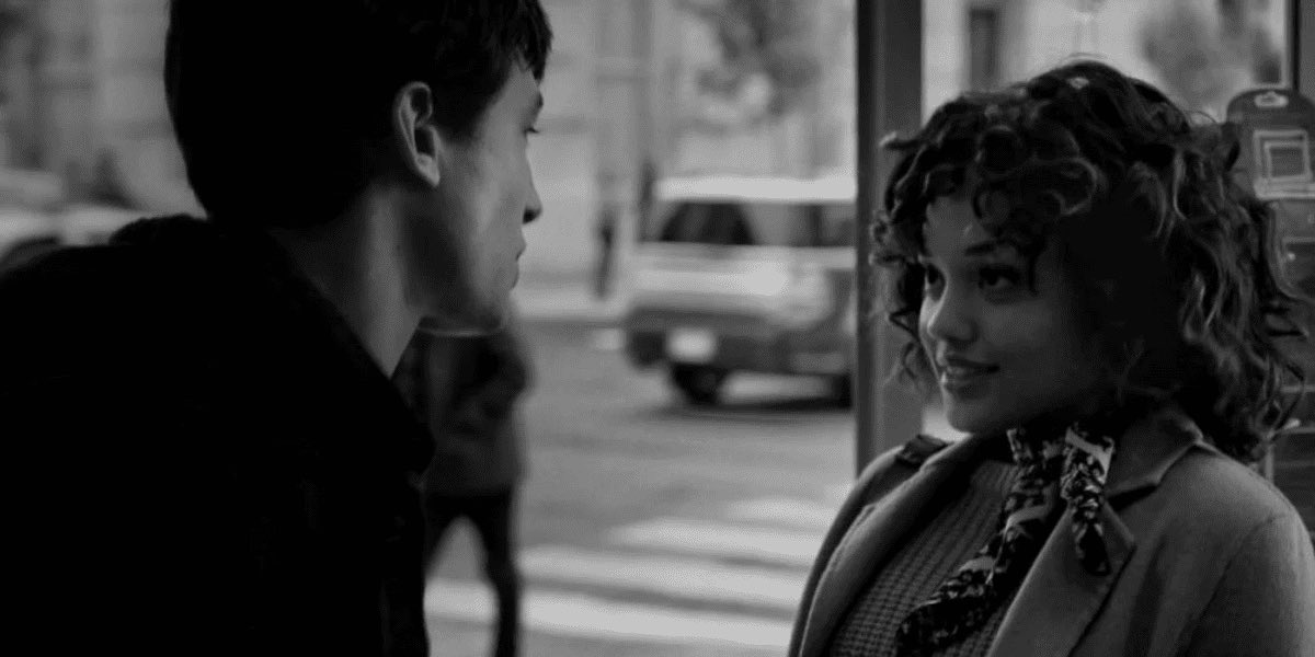 V nové sólovce The Flash se oficiálně objeví také Kiersey Clemons v roli Barryho lásky Iris West. 
Její postavu poprvé uvidíme již tento čtvrtek na HBO GO v napjatě očekávaném čtyřhodinovém eRkové megafilmu Liga spravedlnosti Zacka Snydera🤗