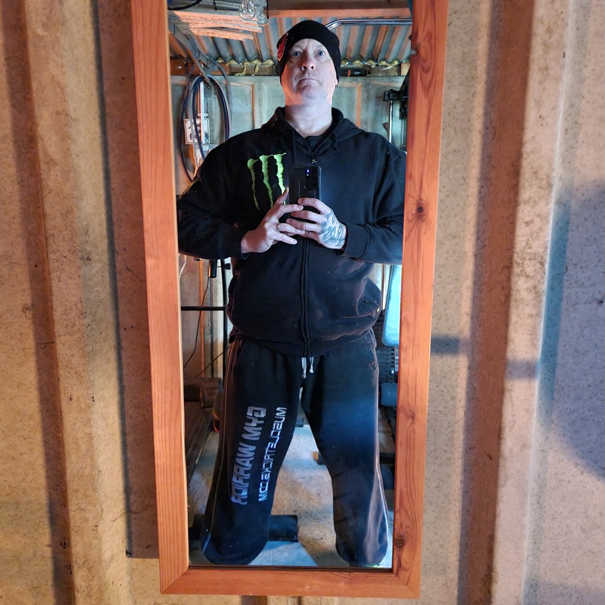 thestevefash's tweet photo. Fuck covid! Life is good again x #homegym #garagegym #gains #weights #weightlifting #gym #oldbloke #diabetes #type2 #covidsurvivor #muscletricks #monsterenergy #lovenhs #matrixnutrition #nukenutrition #progrips #proteusfitness #warrior #alwaysbelieve https://t.co/9XD5RjlBRX