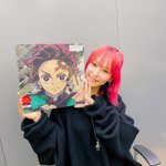 LiSA、鬼滅の刃の主題歌を収録したアナログ盤「紅蓮華 / 炎」が本日発売!