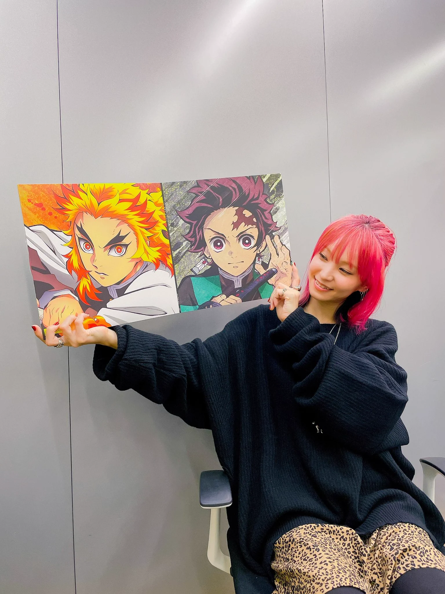 LiSA、鬼滅の刃の主題歌を収録したアナログ盤「紅蓮華 / 炎」が本日発売！