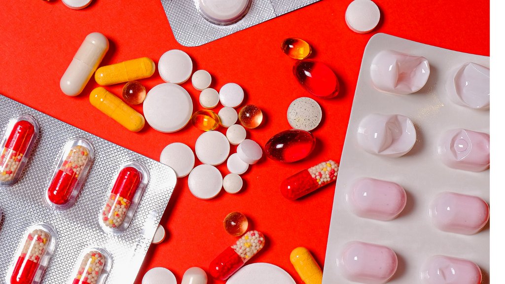 PAINthejournal's tweet image. @JillAHayden et al. found in this study that five percent of #opioid-naive adults with #backpain presenting to emergency become prolonged users.
bit.ly/2NQRypi #PAINJournal