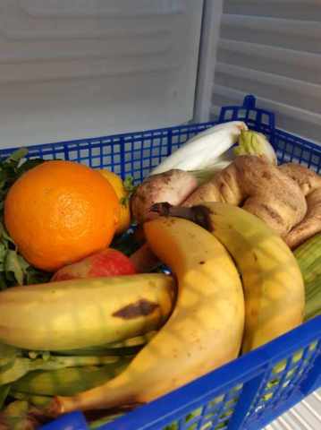 Jeunes_Angers's tweet photo. 🚨Alerte #antigaspi, plus qu'un jour avant qu'on ne vide le frigo du J ! 
📅12/03 ⏰ 14h-18h

Tu y trouveras des bananes, des pommes, de la salade, des endives ... 🍌🍎🥗

⚠️ Réservé aux 15-30 ans 

#Gratuit #economies #jeunesangers #legumes #fruitsetlégumes https://t.co/JmCjsb99HC