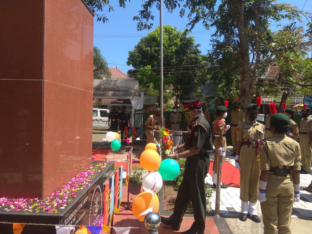 KidilamK's tweet photo. #NCCforStatues
Cdts of NCC Dte K&amp;L, Kottayam Gp as a part of celebrations of 75 years of Independence, cleaned Amar Jawan War Memorial, Thiruvalla. As a mark of respect, Kottayam Gp adopted the War Memorial for future upkeep.
@HQ_DG_NCC
@iprdkerala https://t.co/RdoNx2SlL7